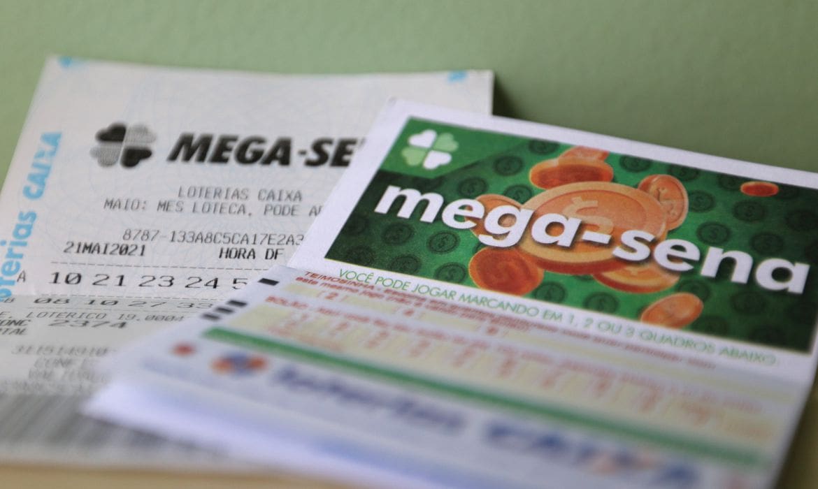 Imagem Bilhetes de aposta da mega-sena.