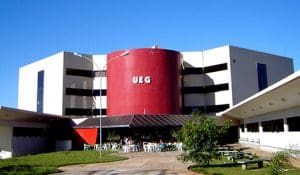 Imagem fachada da Universidade Estadual de Goiás