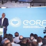 Imagem Governador Ronaldo Caiado, a frente estão pessoas em uma plateia