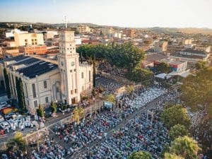 Imagem Praça Bom Jesus lotada para a celebração do Corpus Christi