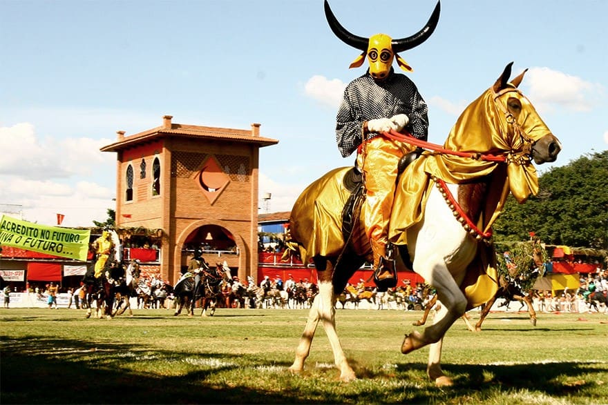 Imagem mascarado Cavalhadas