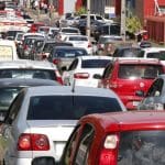 Carros nas ruas da cidades de goiás