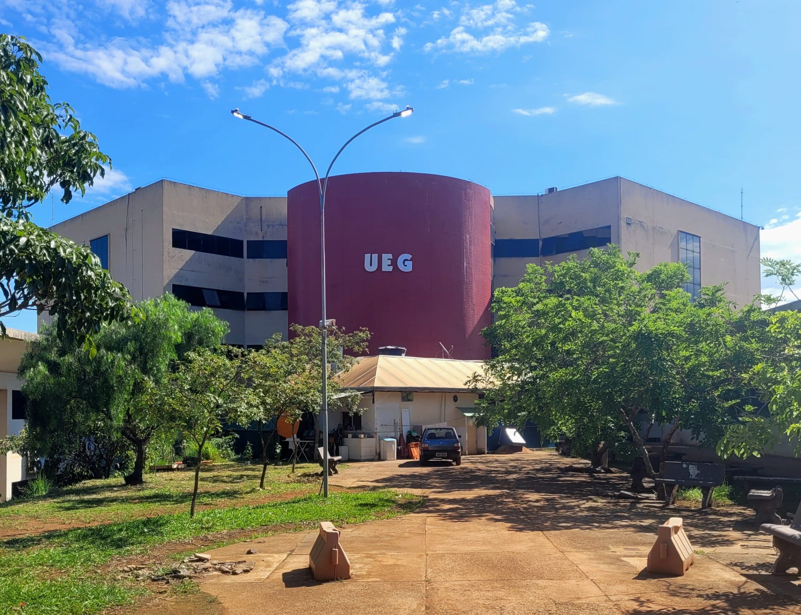 Imagem sede da Universidade Estadual de Goiás (UEG)