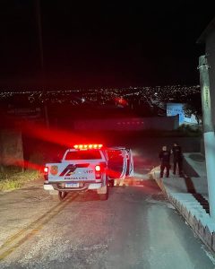 Imagem viatura da policia em operação noturna