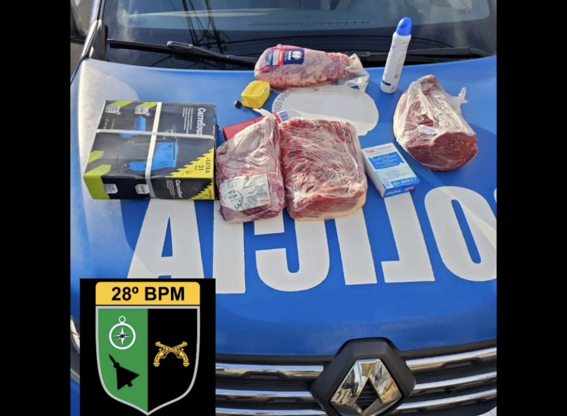 Imagem produtos furtados em cima da viatura da Policia Militar