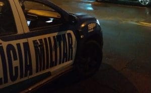 Imagem viatura da Policia a noite