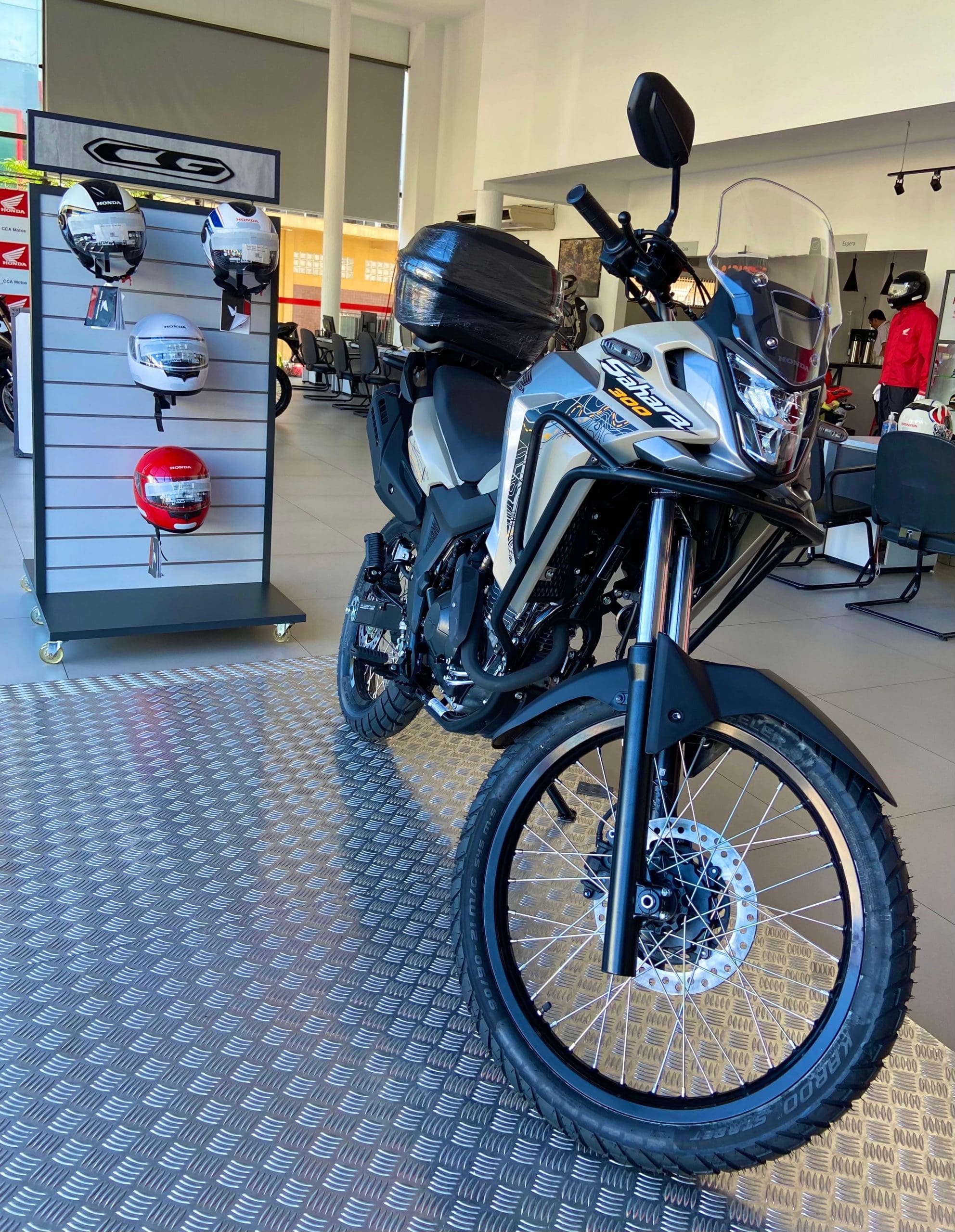 Imagem lançamento da nova Sahara 300 cilindradas na loja CCA Motos