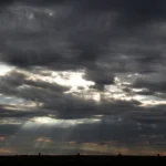 Imagem Céu encoberto por nuvens escuras