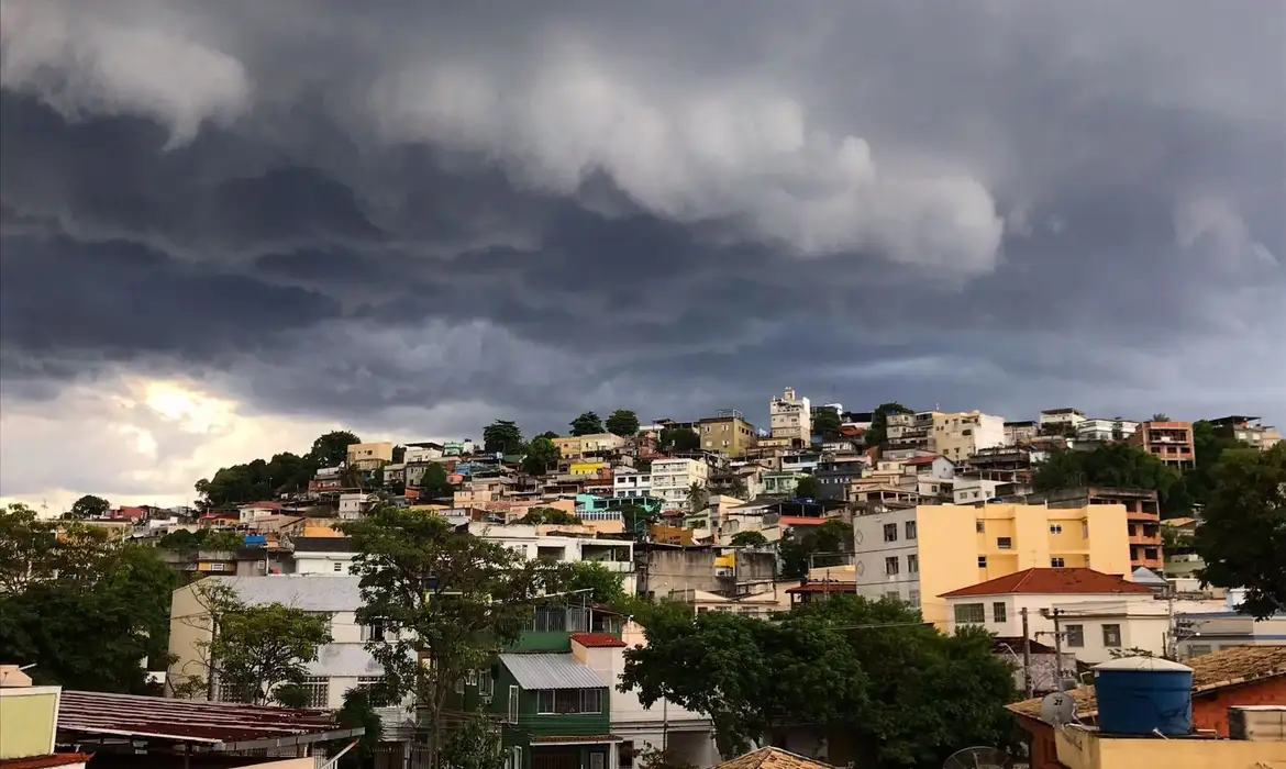 Imagem de nuvem sobre cidades