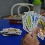 Imagem mão segurando cartas