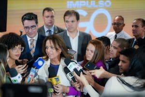 Imagem Gracinha Caiado em coletiva de imprensa