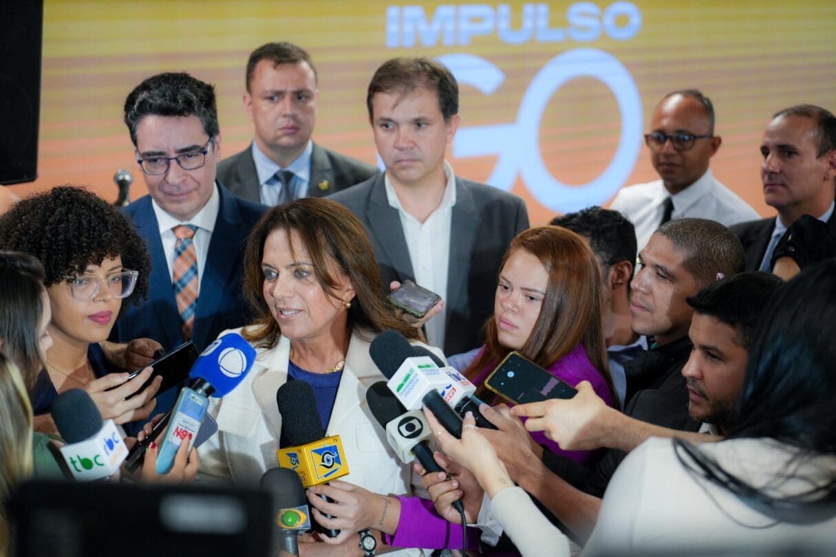 Imagem Gracinha Caiado em coletiva de imprensa