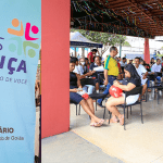 Imagem projeto Mais Justiça, pesoas aguardando atendimento