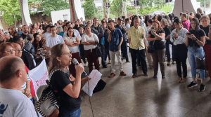 Imagem manifestação na porta da prefeitura de Anápolis