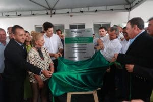 Imagem descerramento da placa de inauguração