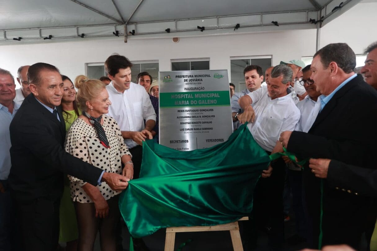 Imagem descerramento da placa de inauguração