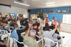 Imagem motoristas no sindicato aprovando indicativo de greve