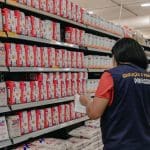 Imagem fiscal Procon em Supermercado
