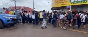 Imagem porta Colégio Leiny Lopes