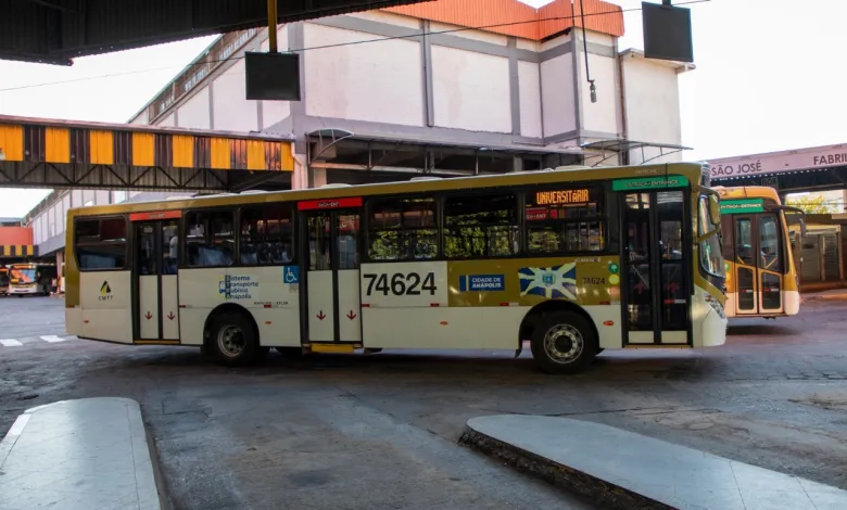 imagem ônibus terminal urbano de Anápolis