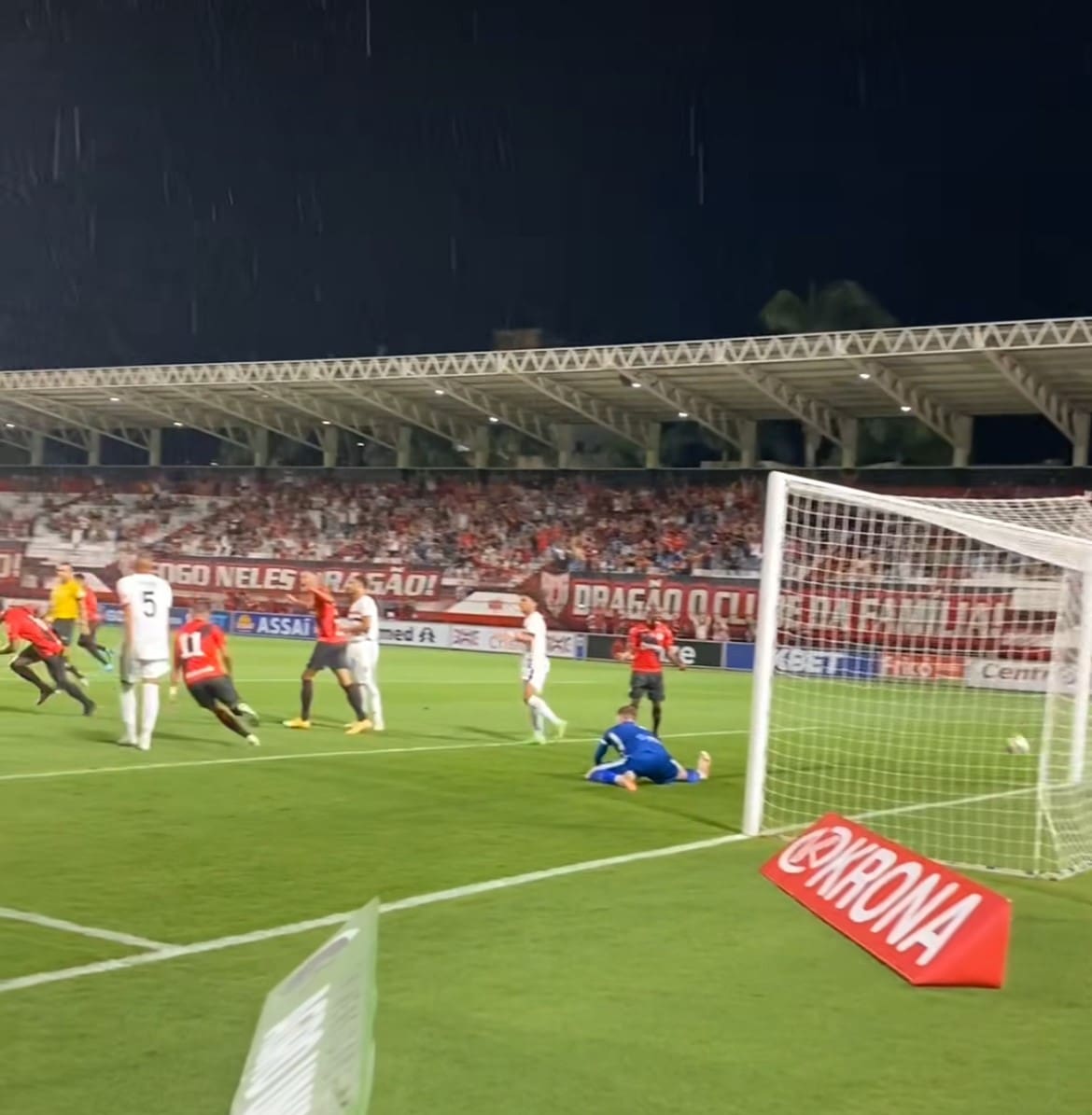 Imagem gol do Atlético contra o Anápolis