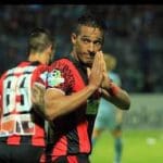 Imagem Addison Alves com as mãos juntas