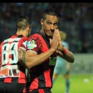 Imagem Addison Alves com as mãos juntas