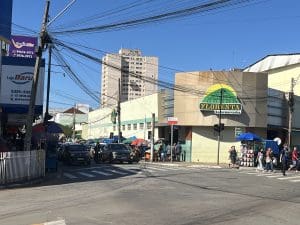 Imagem centro mostrando fachada do Floresta Supermercado