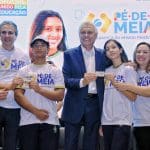 imagem lançamento do Programa Pé de Meia, governador Caiado está no centro