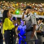Imagem Gracinha com policial militar