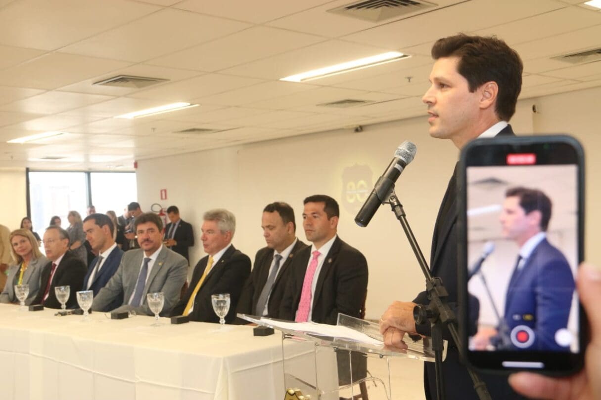 Imagem Daniel Vilela em evento na Policia Federal