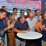 Imagem prefeito Vilmar Mariano assinando ordem de serviço