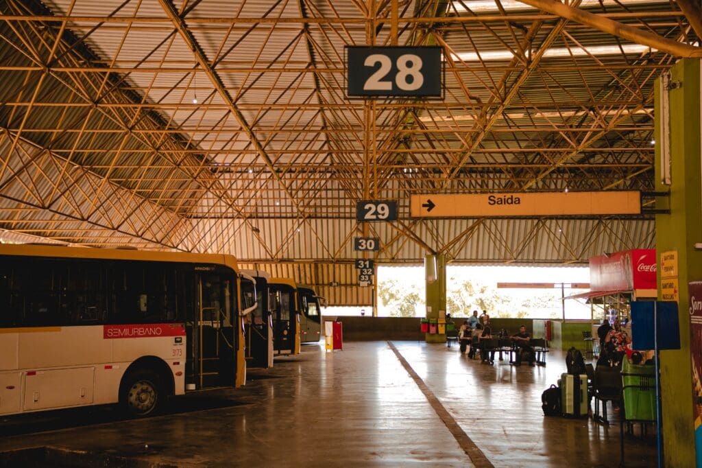 Imagem ônibus na rodoviária de Anápolis