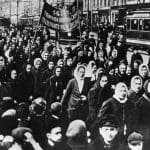 Imagem antiga Protesto dia da Mulher, varias mulheres protestando, a foto é preto e branco