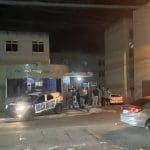 Imagem viatura na porta condomínio Village Cardoso