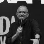 Imagem Pastor Victor Hugo pregando na igreja