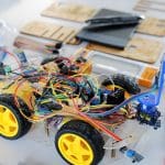 Carrinho automatizado construído na robótica.