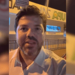 Print do vídeo em que Márcio Corrêa está em frente à UPA da Vila Esperança.