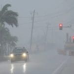 imagem carro, sinal de transito furacão Milton