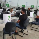 Imagem de pessoas atendendo no Vapt Vupt