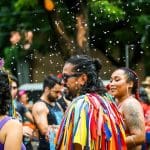 Imagem pessoas na festa de Cranaval