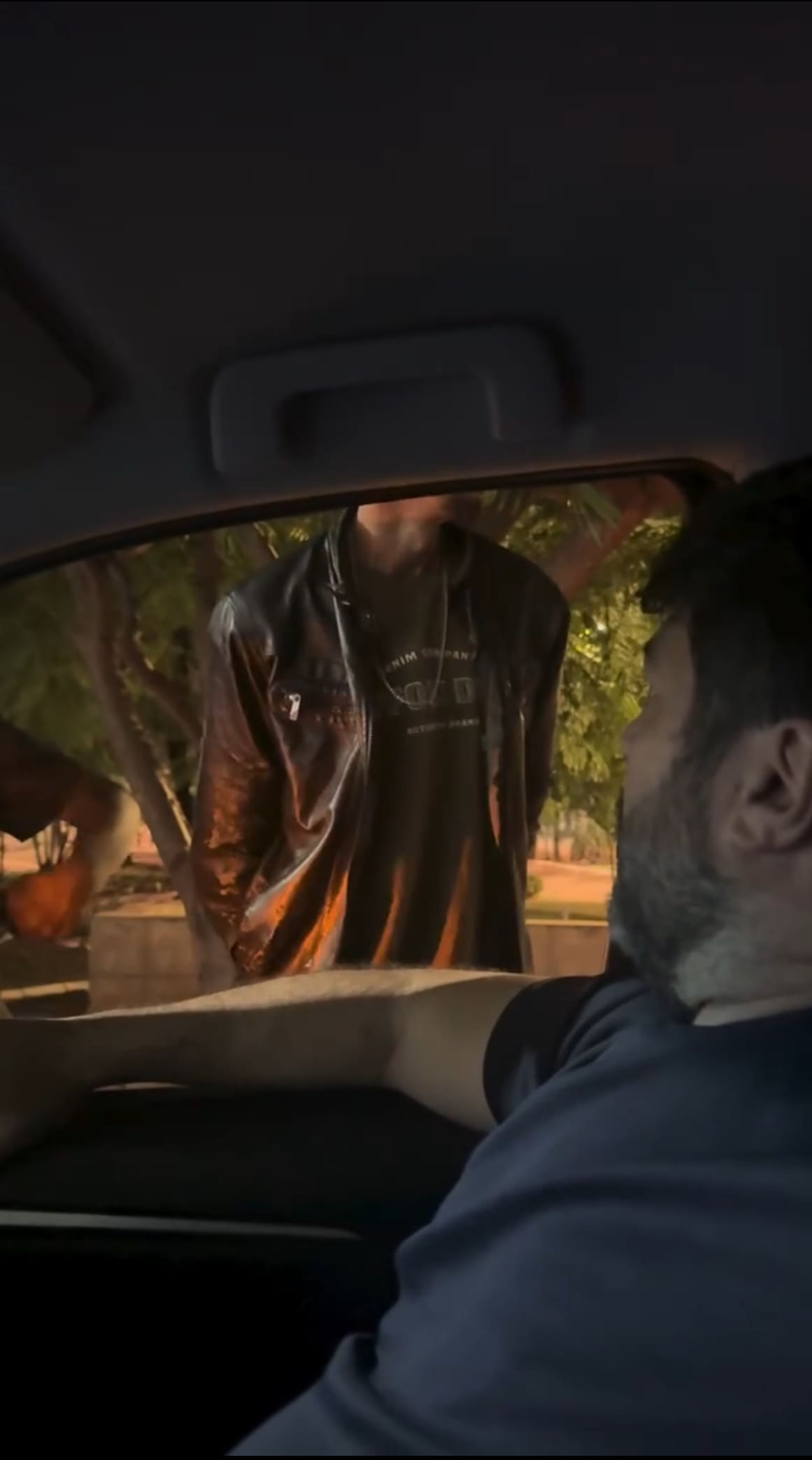 Imagem Márcio conversando com morador de Rua