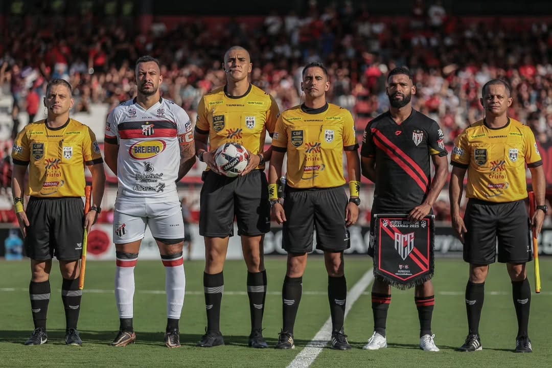 Imagem Atlético-GO e Anápolis com arbitragem