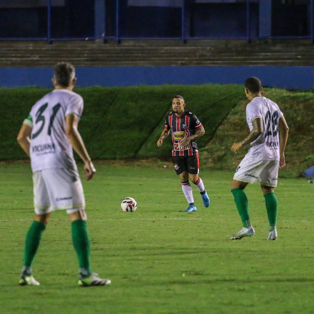 Imagem jogadores de Anápolis e Floresta/CE