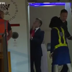 Imagem presidente Francês recebendo tapa no rosto