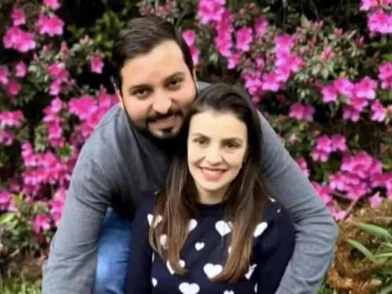 Imagem Sinomar e Marussa abraçados