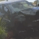 Imagem veiculo destruido após batida