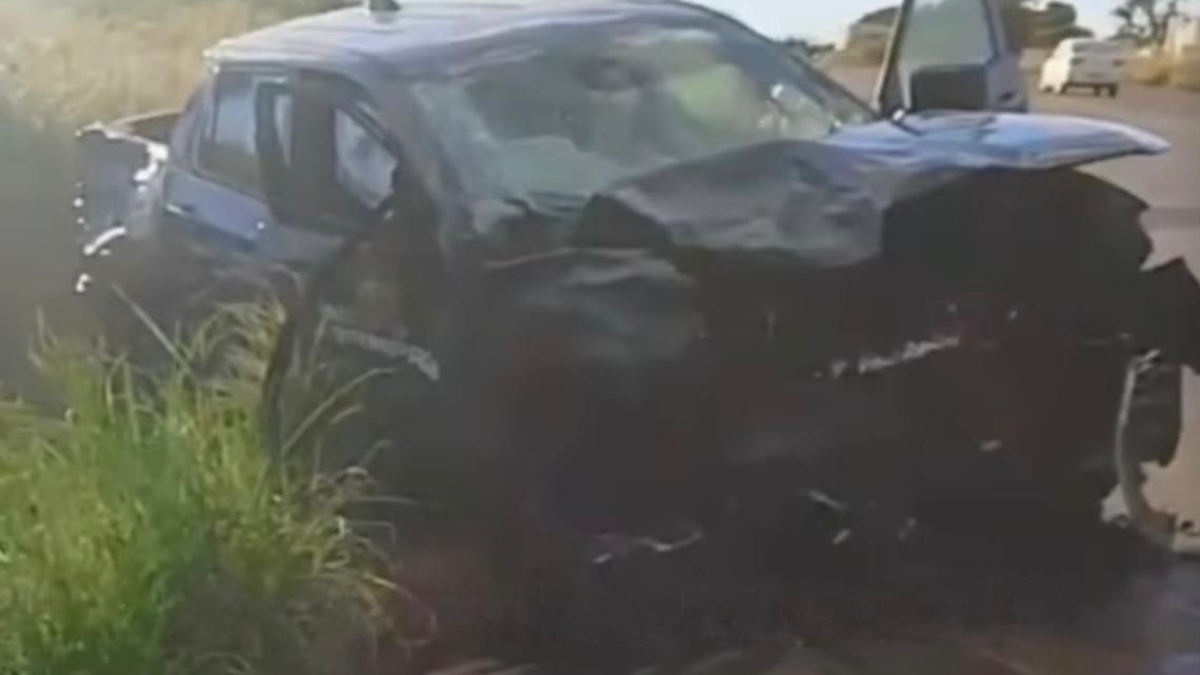 Imagem veiculo destruido após batida