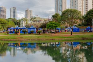Imagem Feira Ipiranga barracas azuis e o lado a frente