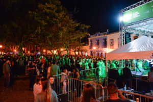 Imagem pessoas no Festival de Cinema e Vídeo Ambiental - FICA